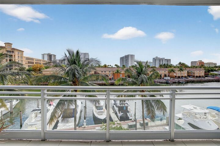 Property Photo:  2950 NE 188th St 302  FL 33180 