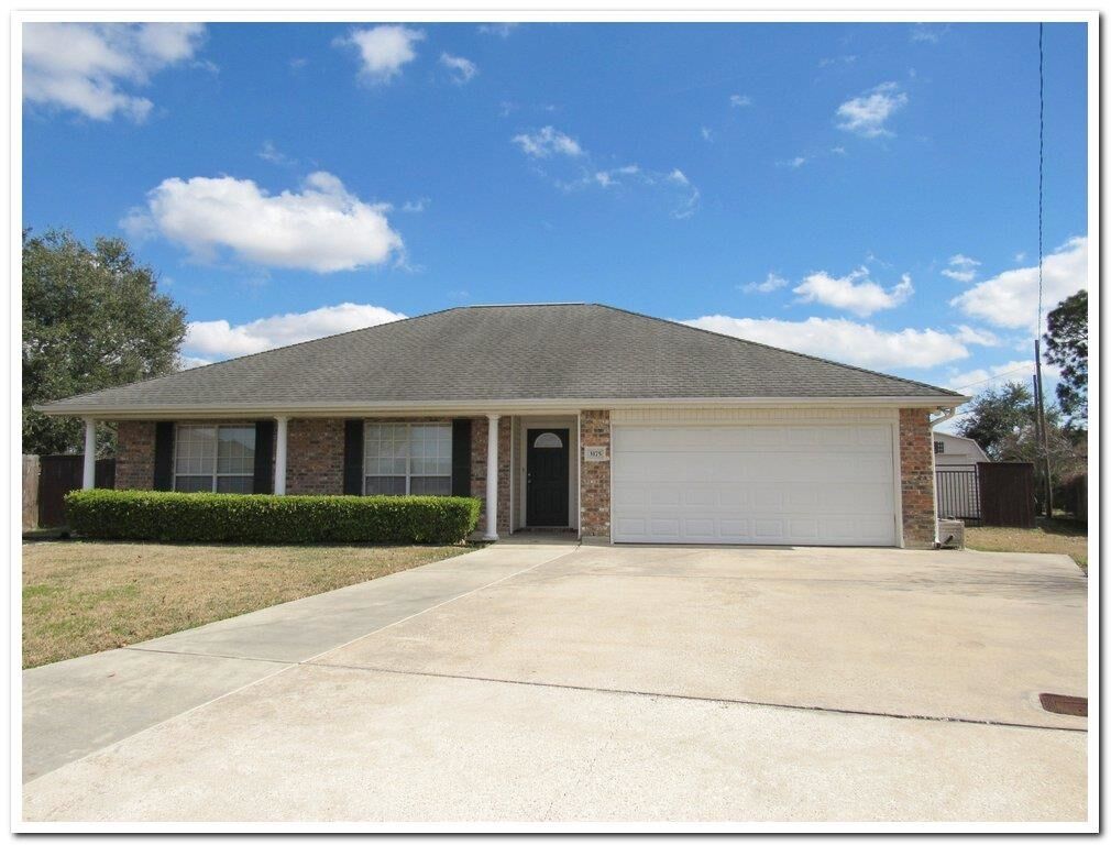 Property Photo:  3175 Crest Circle  TX 77651 