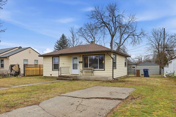 Property Photo:  513 E Dave Ct  WA 99207 