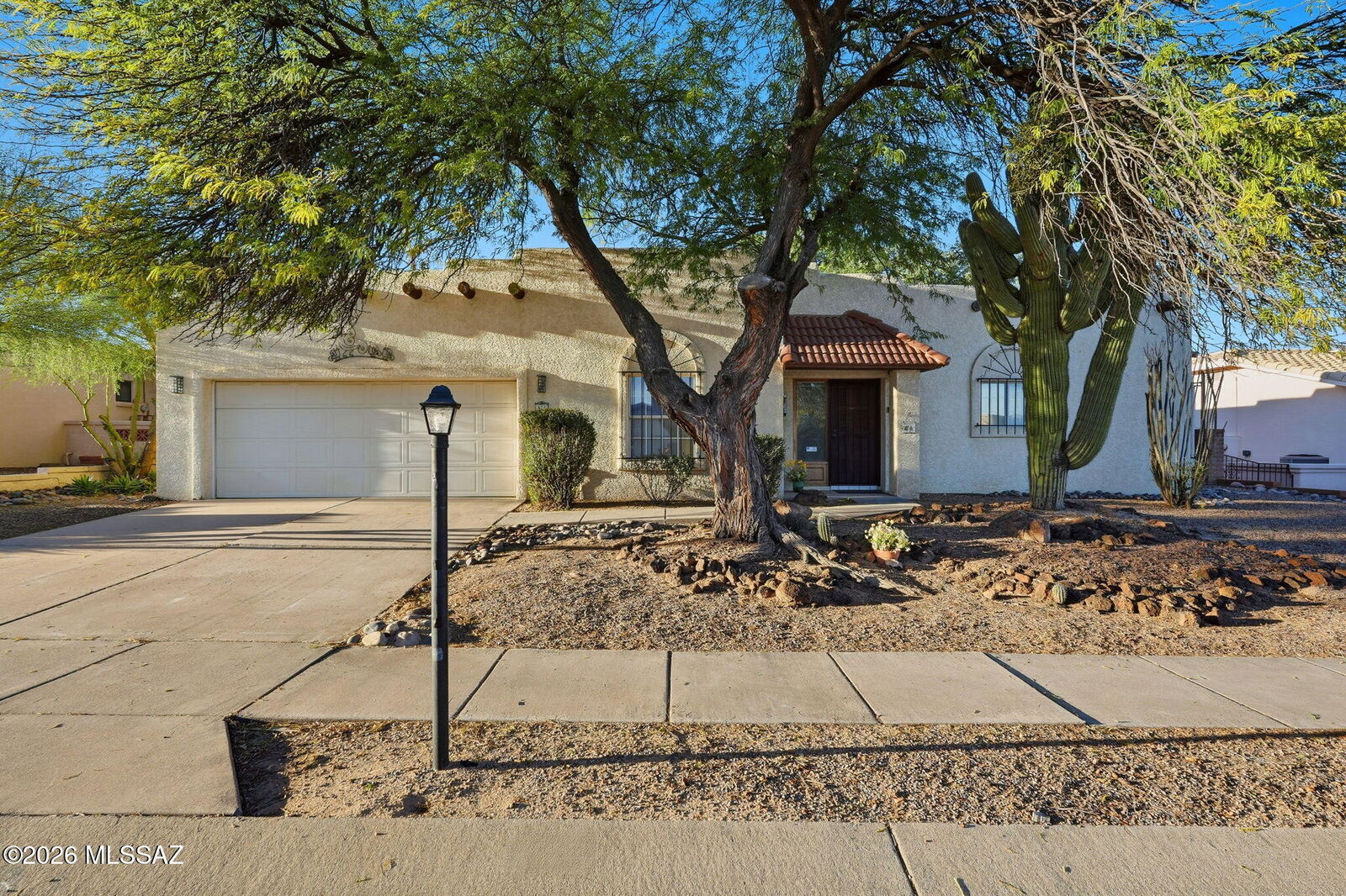 Property Photo:  132 W Calle Manantial Kent  AZ 85614 