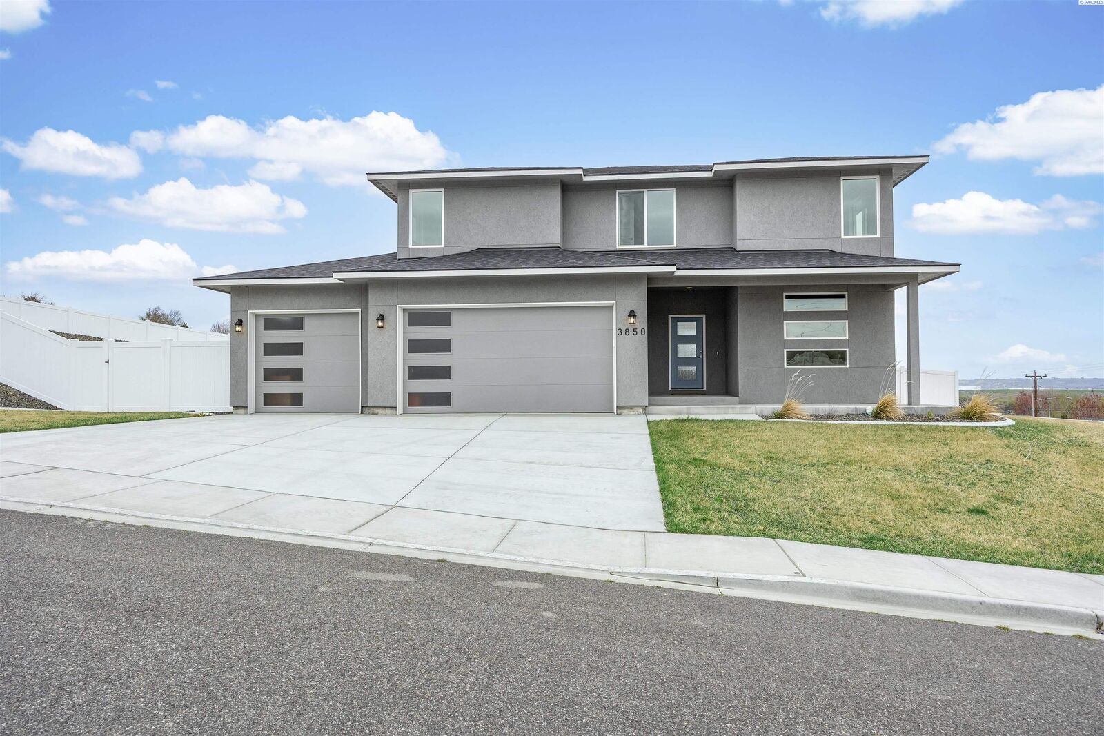 Property Photo:  3850 Orchard Street  WA 99353 
