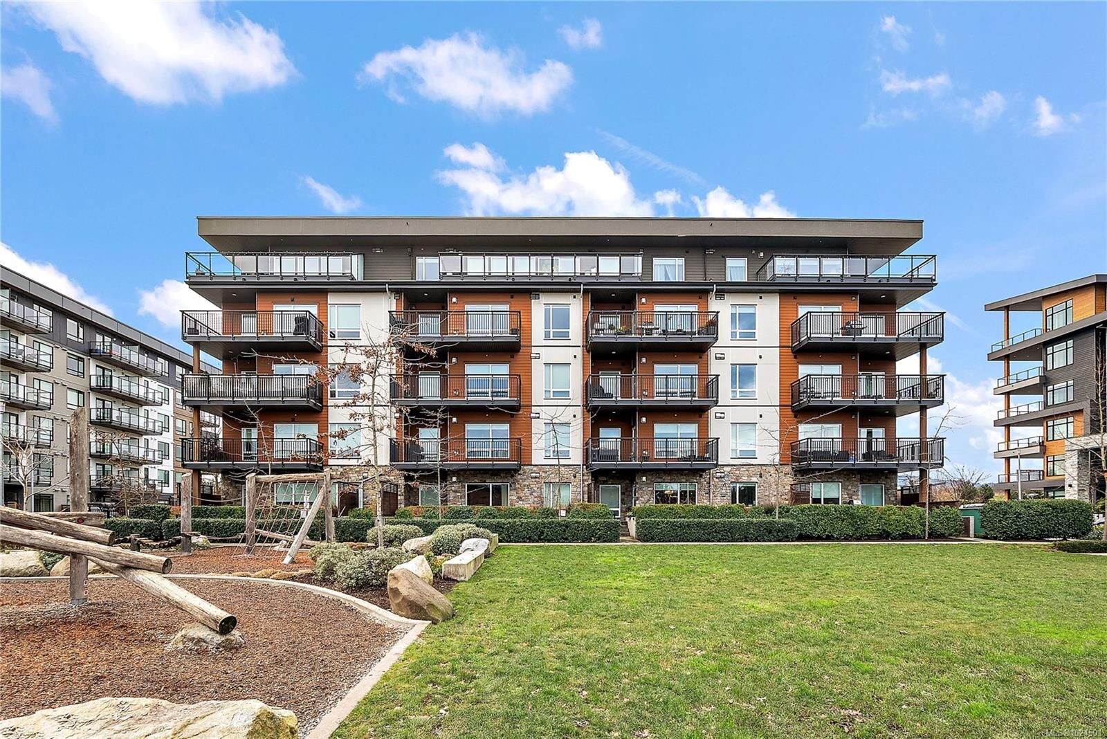 Property Photo:  2500 Hackett Cres 402  BC V8M 0C1 