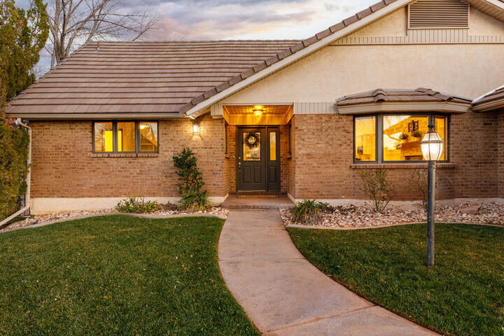 Property Photo:  1180 E Sherman Cir  UT 84790 