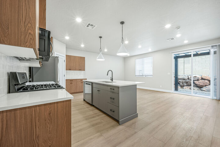 Property Photo:  3983 E Razor Dr 121  UT 84780 