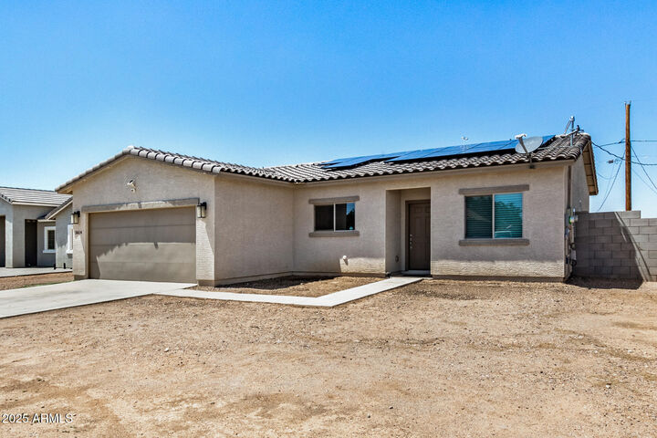 Property Photo:  5614 E Red Bird Lane  AZ 85140 