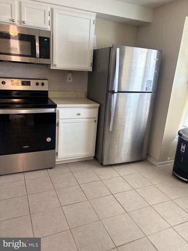 Property Photo:  42 Victoria Manor Court  NJ 08081 