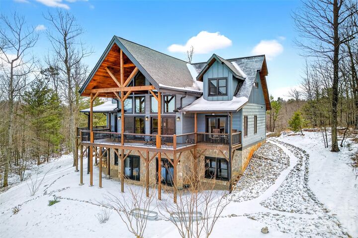 Property Photo: 623 Mountain Vista Drive NC 28761