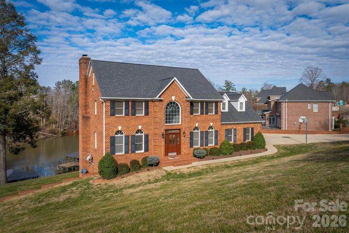 Property Photo: 46 Mariners Point Lane NC 28601