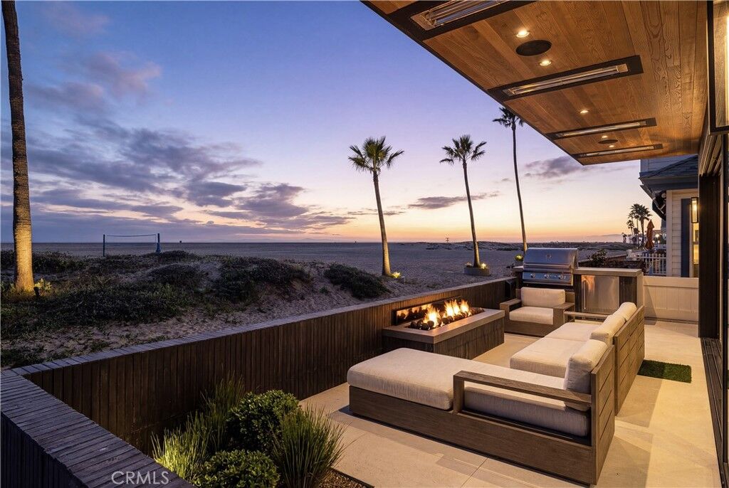 Property Photo:  218 E Oceanfront  CA 92661 