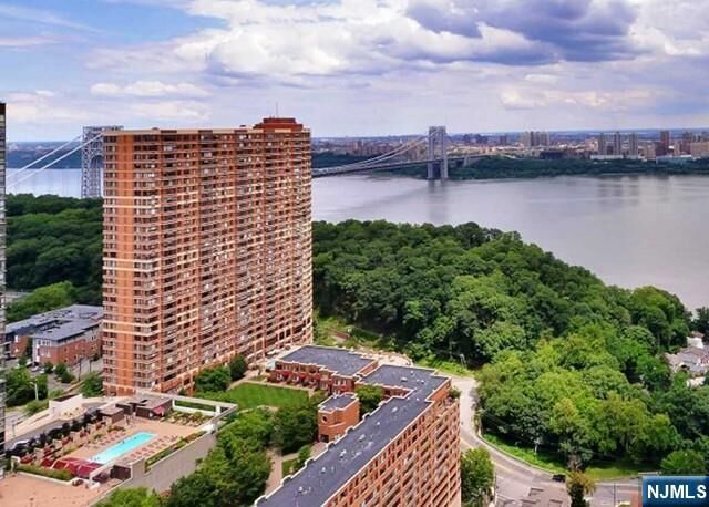 Property Photo:  100 Old Palisade Road 3001  NJ 07024 