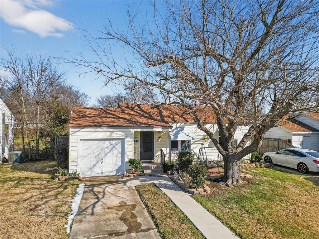 Property Photo: 4945 Gilbert Drive TX 76116