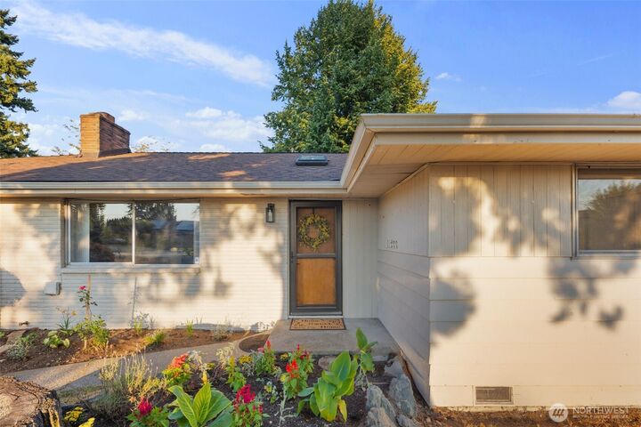 Property Photo:  11644  19th Avenue SW  WA 98146 