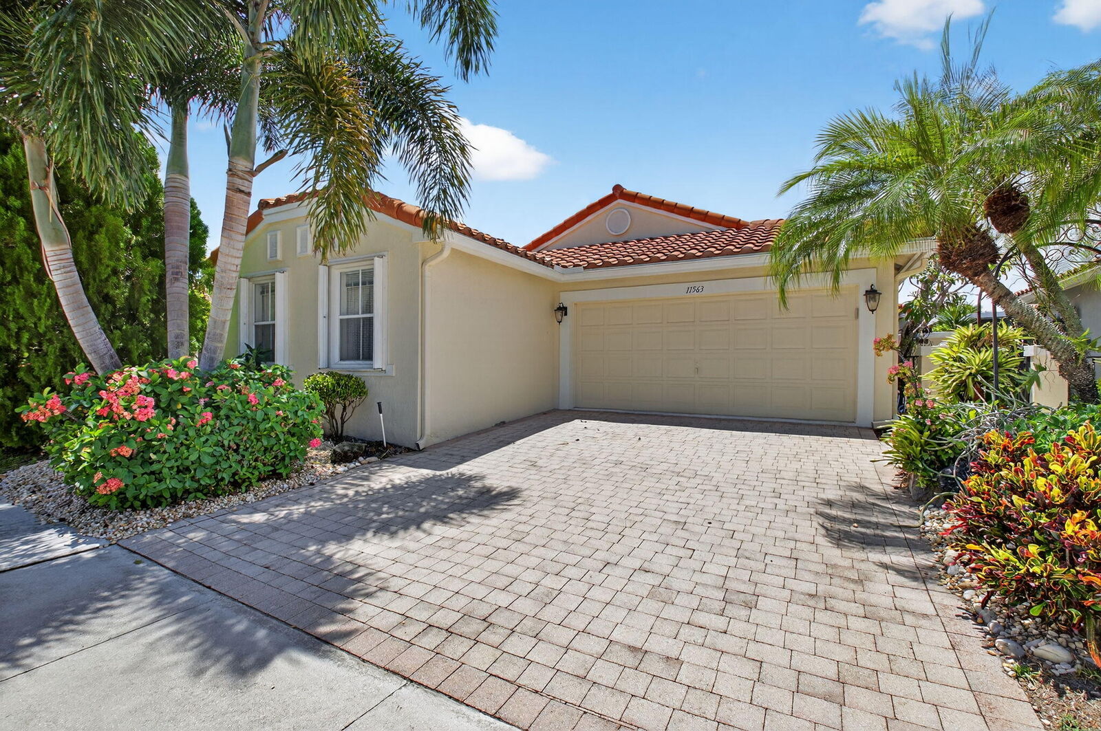 Property Photo: 11563 Colonnade Drive FL 33437