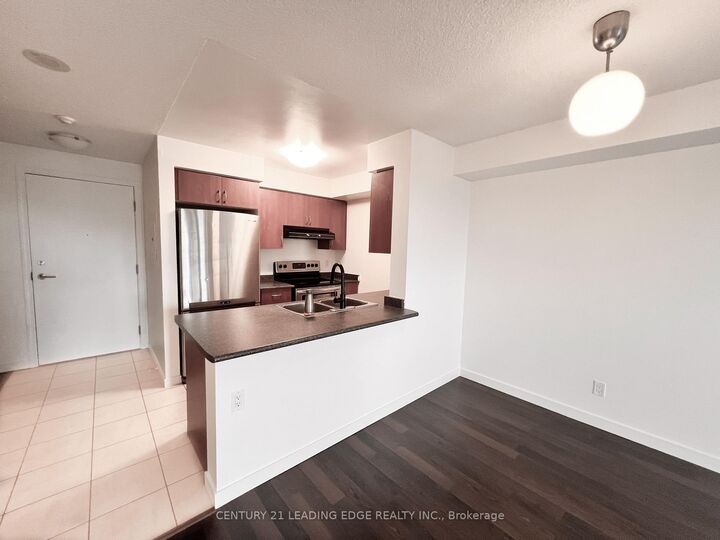 Property Photo:  61 Heintzman Street 621  ON M6P 5A2 