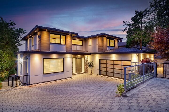 Photo de la propriété:  517 Granada Crescent  BC V7N 3A7 