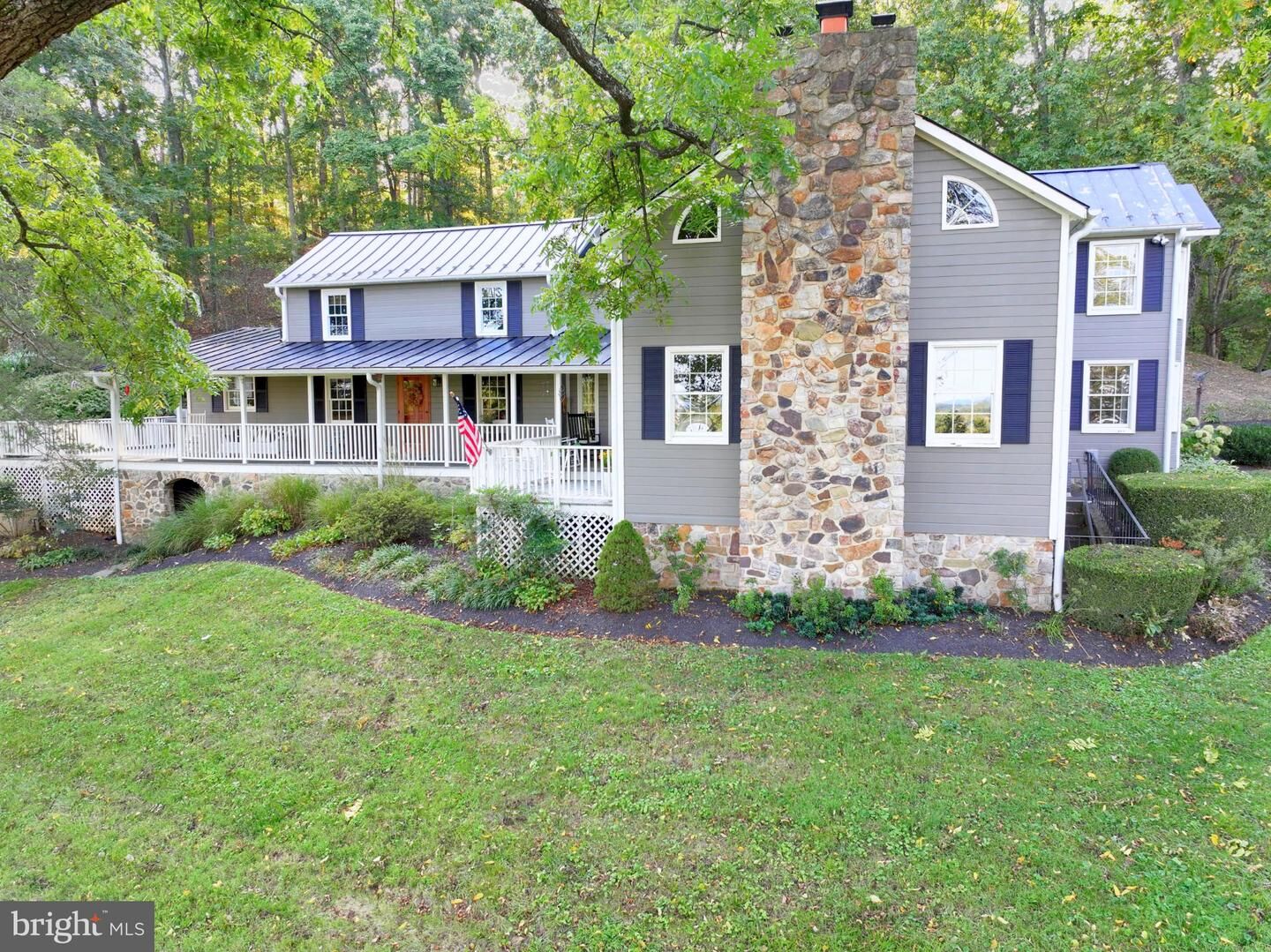 Property Photo:  21539 Oatlands Road  VA 20105 