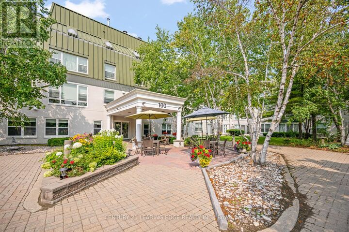 Property Photo:  100 Anna Russell Way Ph2  ON L3R 6C7 