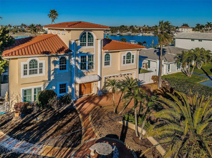 Property Photo: 30 Dolphin Drive FL 33706