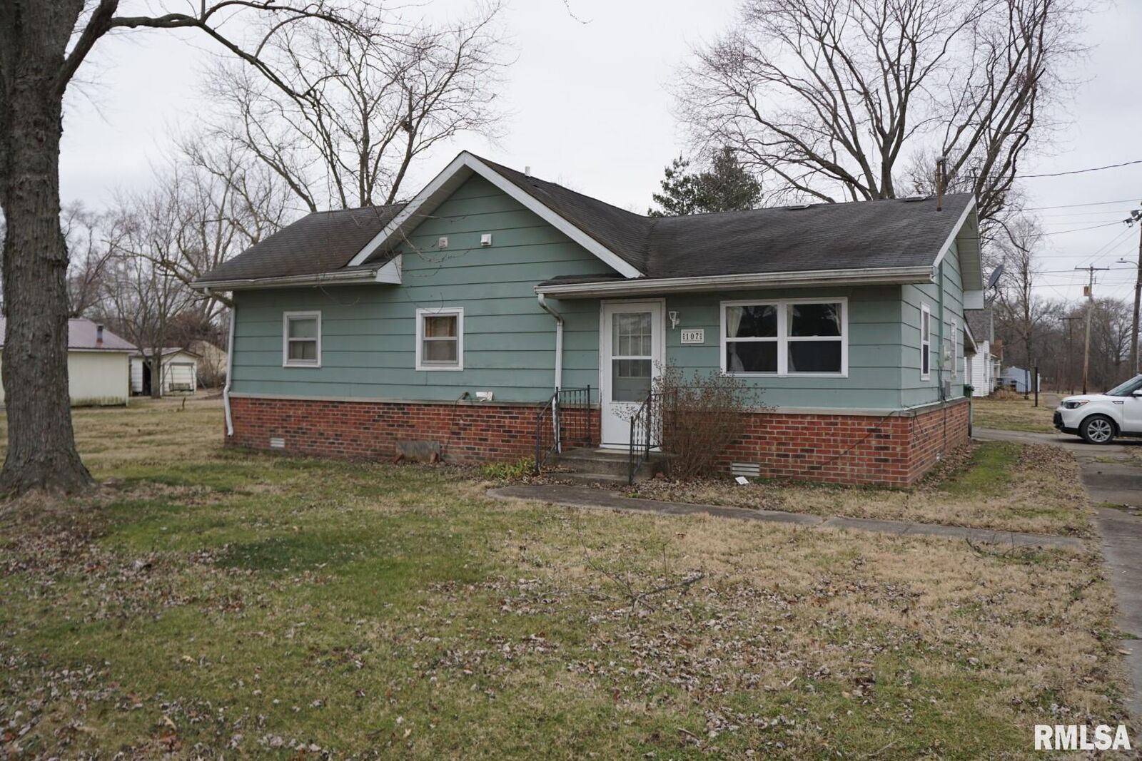 Property Photo:  107 W Main Street  IL 62932 