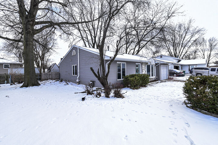 Property Photo: 1030 Surrey Court IL 60431