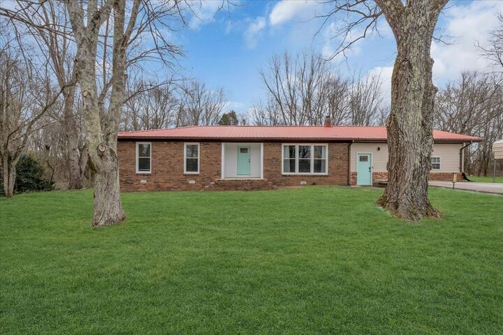 Property Photo: 399 Rosewood Ln TN 37166