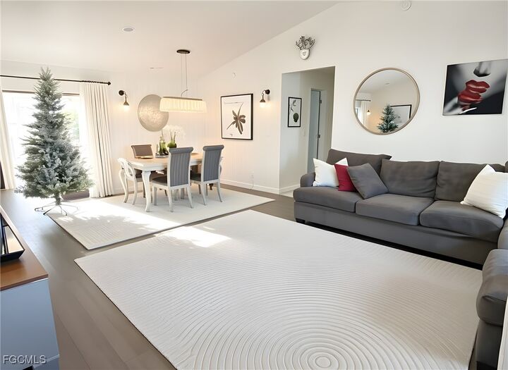 Property Photo:  1423 NE 13th Avenue  FL 33909 