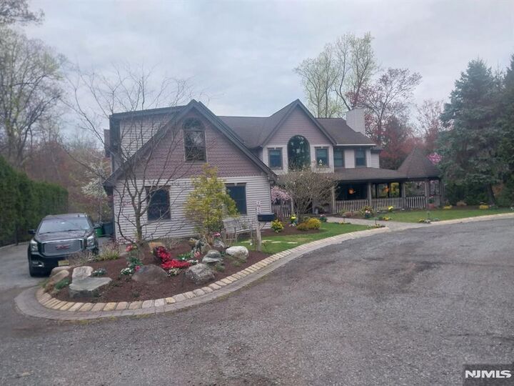 Property Photo:  285 Chestnut Ridge Road  NJ 07677 