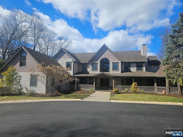 Property Photo:  285 Chestnut Ridge Road  NJ 07677 
