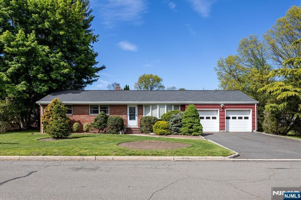 Property Photo:  630 Valley Court  NJ 07676 