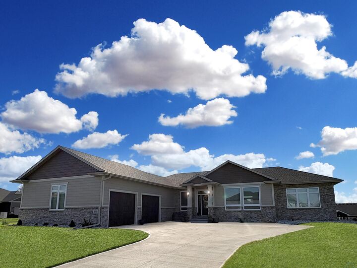 Property Photo:  6350 Tiger Dr  IA 51106 