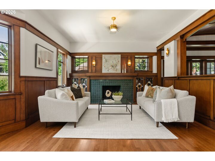 Property Photo: 2023 SW Montgomery Dr OR 97201