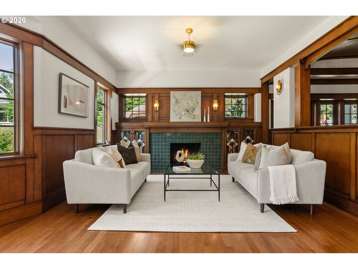 Property Photo:  2023 SW Montgomery Dr  OR 97201 