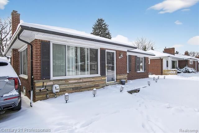 Property Photo: 16786 Sprenger Avenue MI 48021