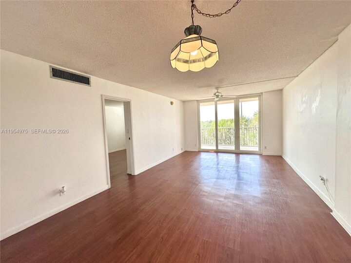 Property Photo:  250 Jacaranda Dr 507  FL 33324 