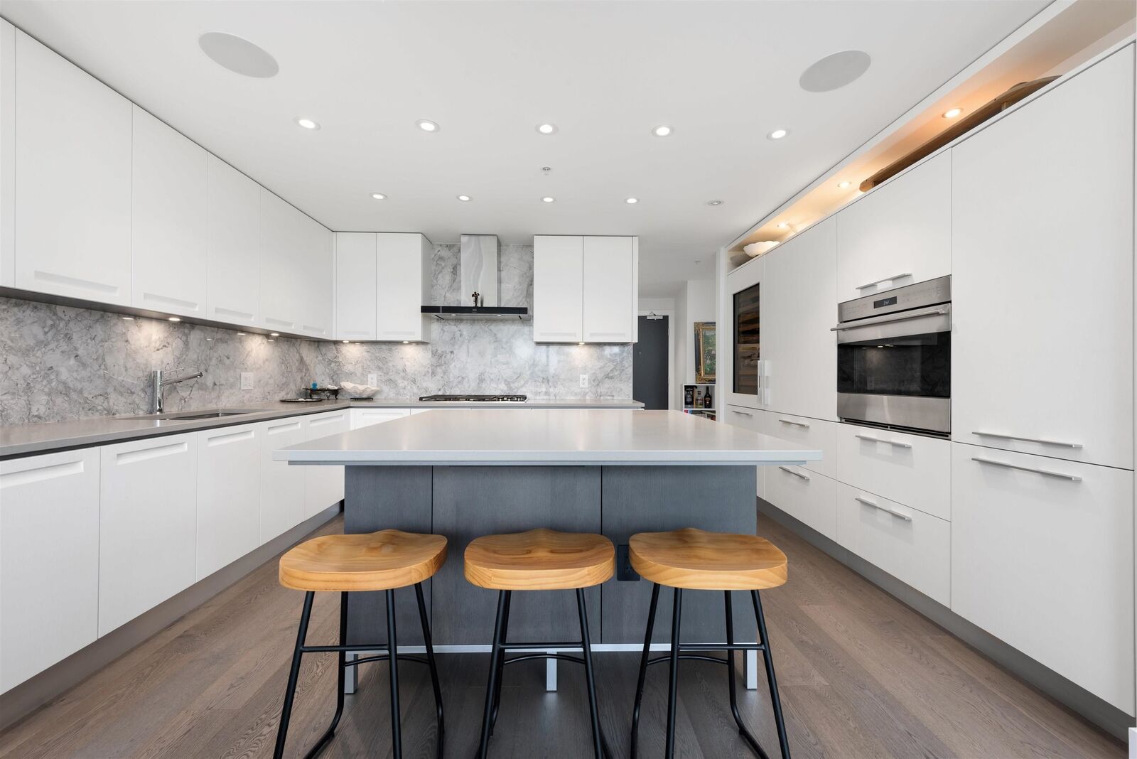 Property Photo: 6333 W Boulevard 310 BC V6M 0C1