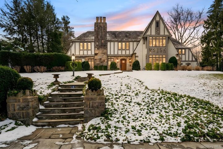 Property Photo:  4 Laurel Avenue  NY 10552 