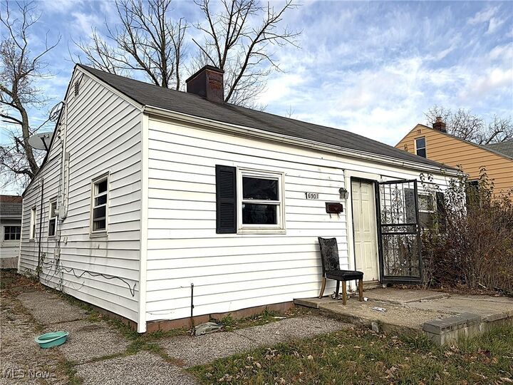 Property Photo: 16901 Ridgeton Drive OH 44128