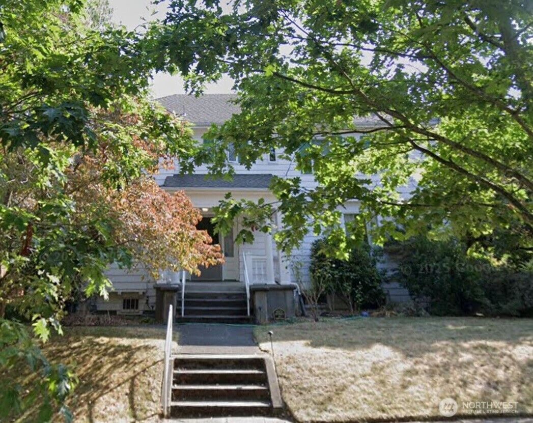 Property Photo:  1104  21st Avenue E  WA 98112 