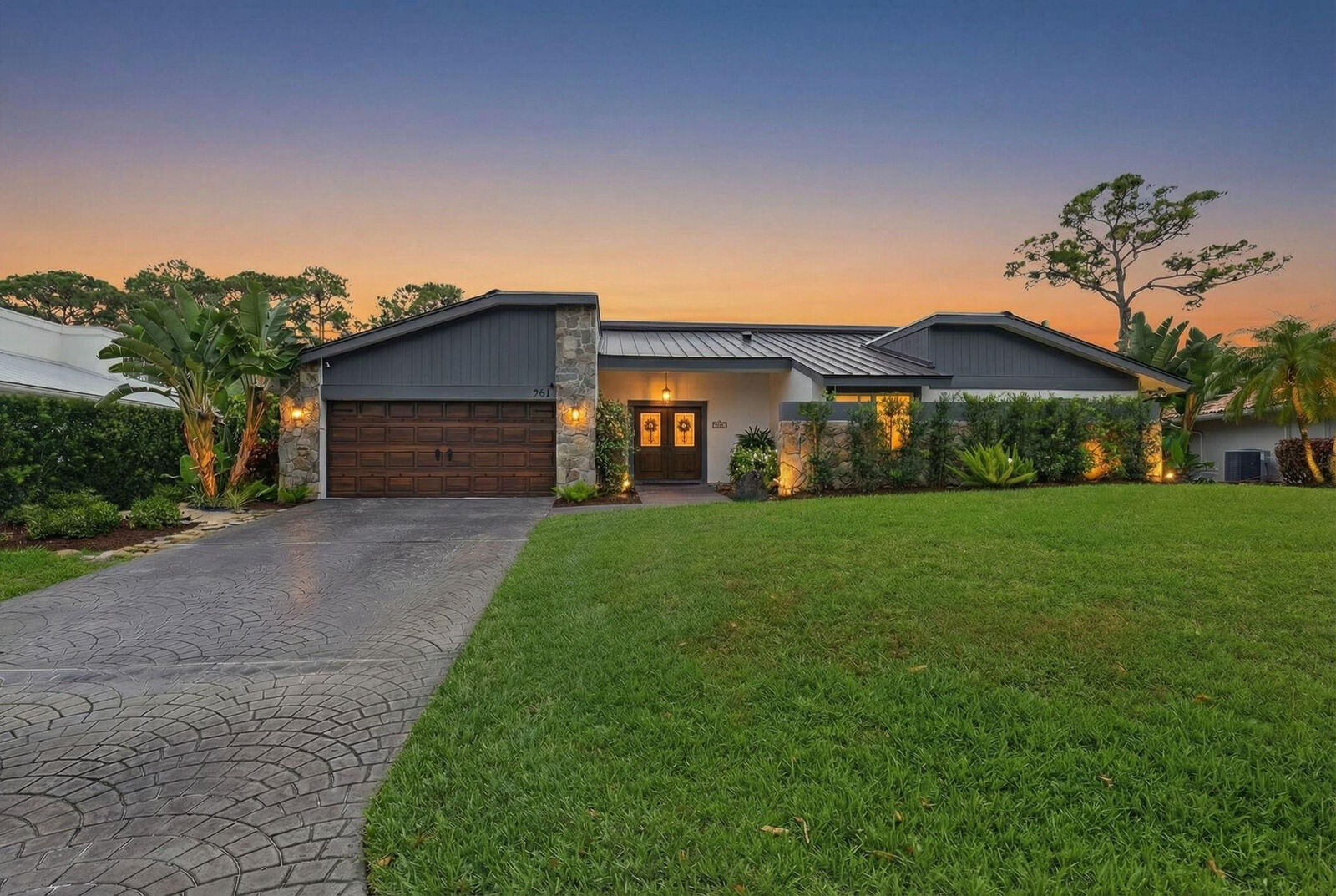 Property Photo:  701 Lakewoode Circle  FL 33445 