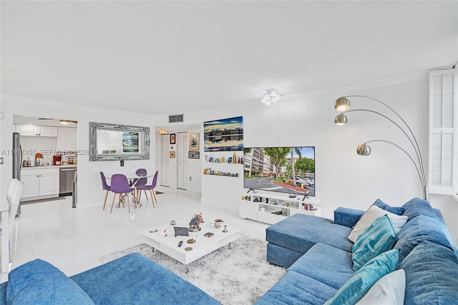 Property Photo:  1400 Saint Charles Pl 204  FL 33026 