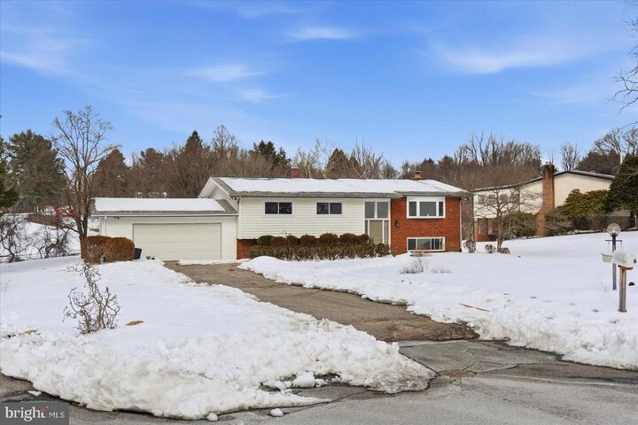 Property Photo:  6 Babette Court  MD 21208 