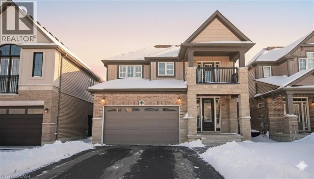 Photo de la propriété:  14 Greyhawk Street  ON N2K 0C7 