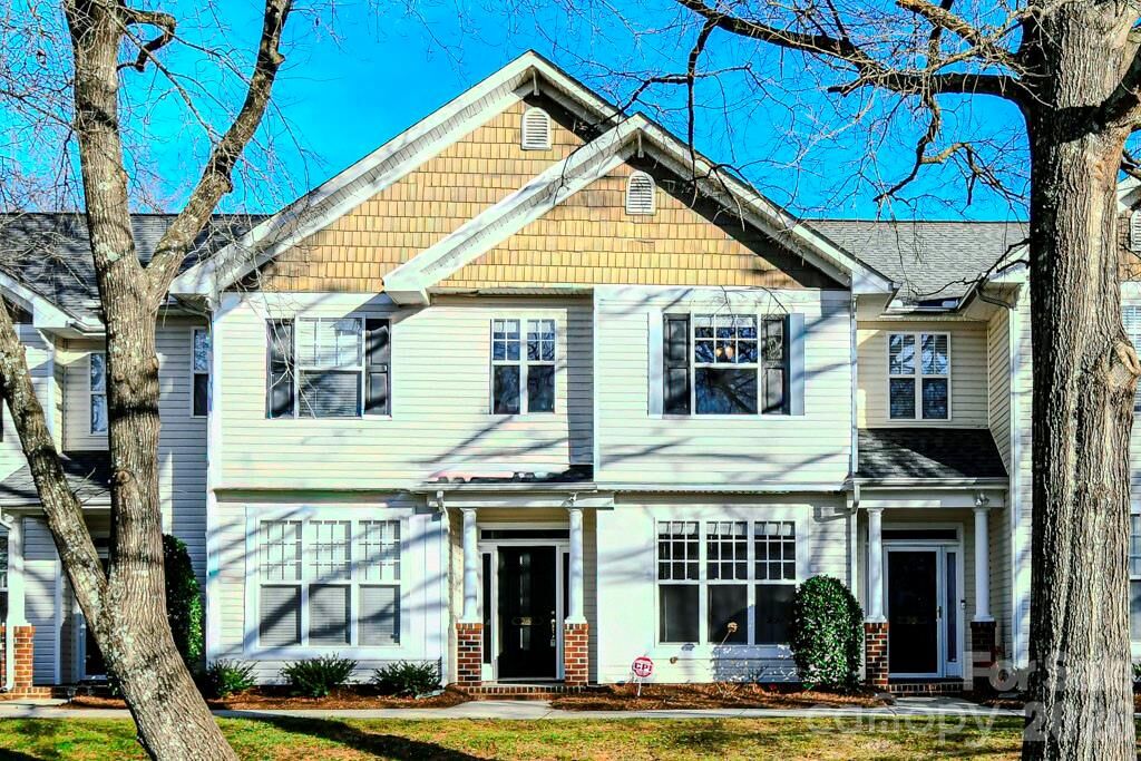 Property Photo:  2080 Gable Way Lane  NC 28104 