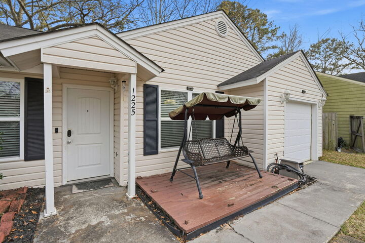 Property Photo:  1225 Maryland Drive  SC 29456 
