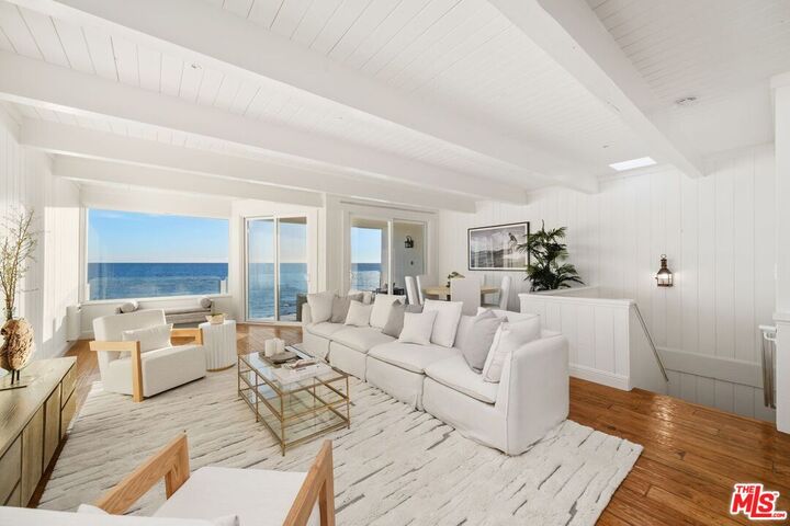Property Photo:  11840 Beach Club Way  CA 90265 