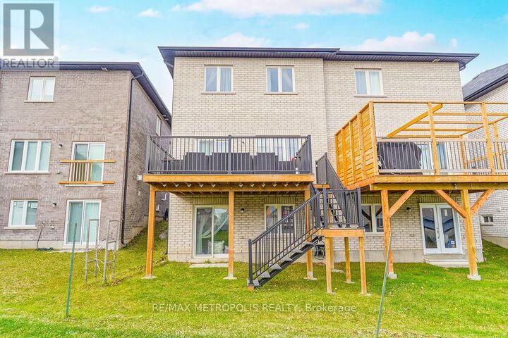 Property Photo:  22 Haskins Crescent  ON L4P 0H4 