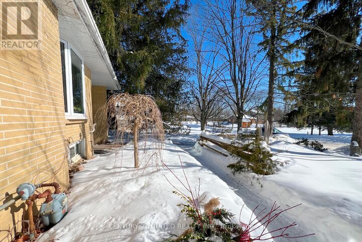 Property Photo:  28 Weller Crescent  ON K9J 6J5 