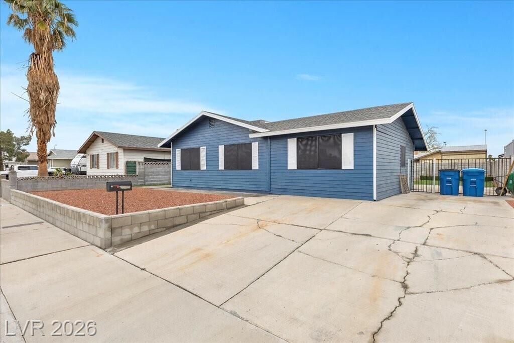 Property Photo:  6440 Bugbee Avenue  NV 89103 