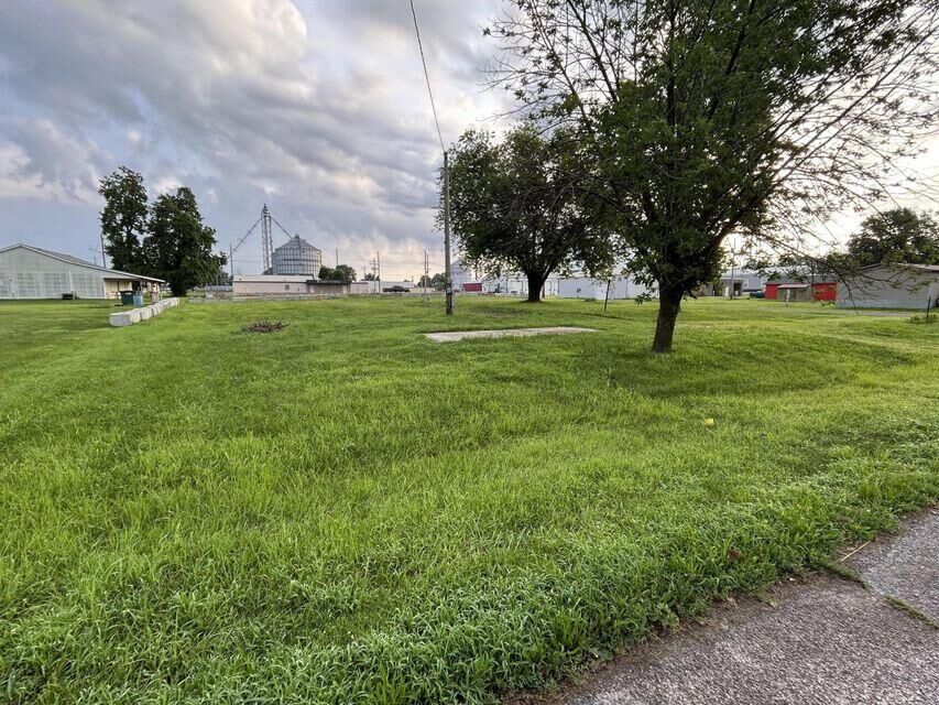 Property Photo:  307 2nd Street  MO 65264 