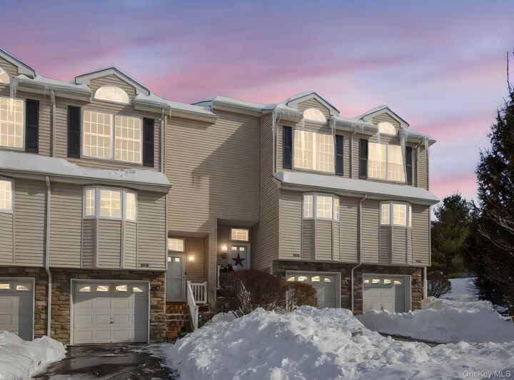 Property Photo:  1604 Pondview Loop  NY 12590 